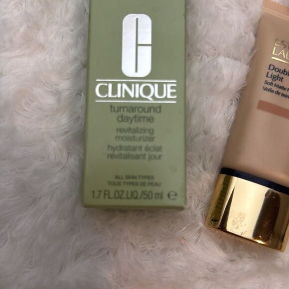 Clinique Mosturizer Estée Lauder Soft Matte Makeup - Picture 2 of 3